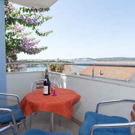 アパート Gold トロギール