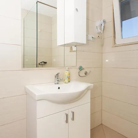 アパート Gold トロギール